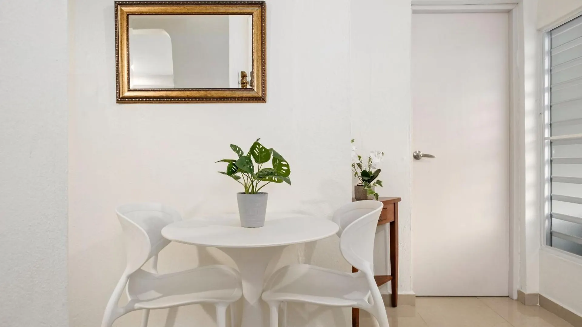 Prime Location At Condado Beach 1Br 1Ba - Apt 8 サンジョアン 0*,  プエルトリコ